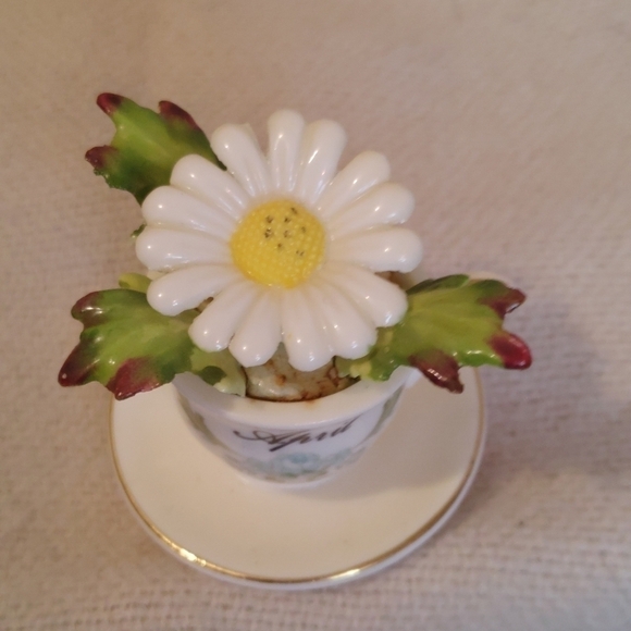 MARURI Masterpiece Bone China Flower April - Picture 3 of 6